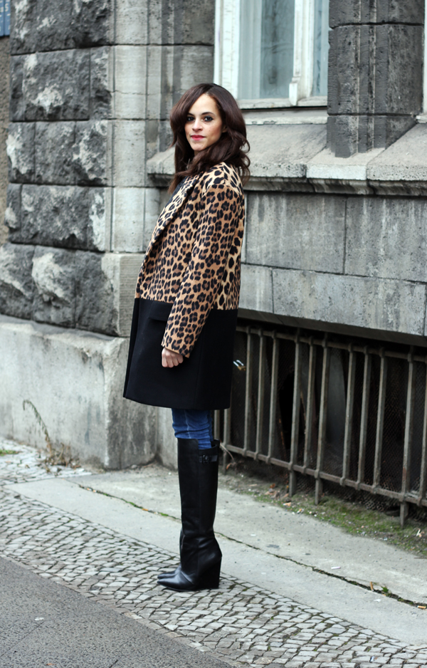 Leopard Coat and high cut boots - Les Berlinettes